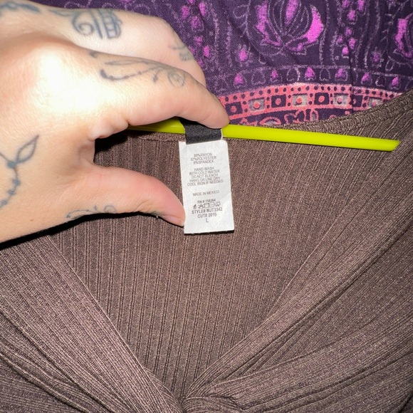 Windsor Chocolate Ribbed Twist Top - Picture 4 of 6